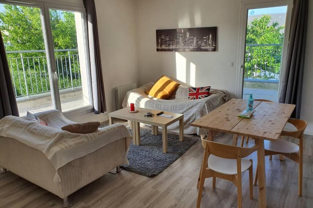 Appartement Contemporain Renove A Neuf Avec Cuisine Equipe - Val De Reuil Val-de-Reuil Eksteriør bilde