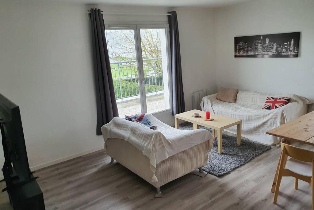 Appartement Contemporain Renove A Neuf Avec Cuisine Equipe - Val De Reuil Val-de-Reuil Eksteriør bilde