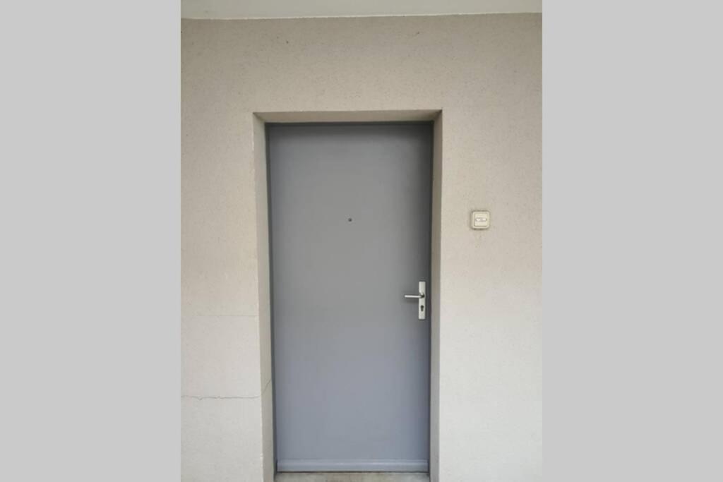 Appartement Contemporain Renove A Neuf Avec Cuisine Equipe - Val De Reuil Val-de-Reuil Eksteriør bilde