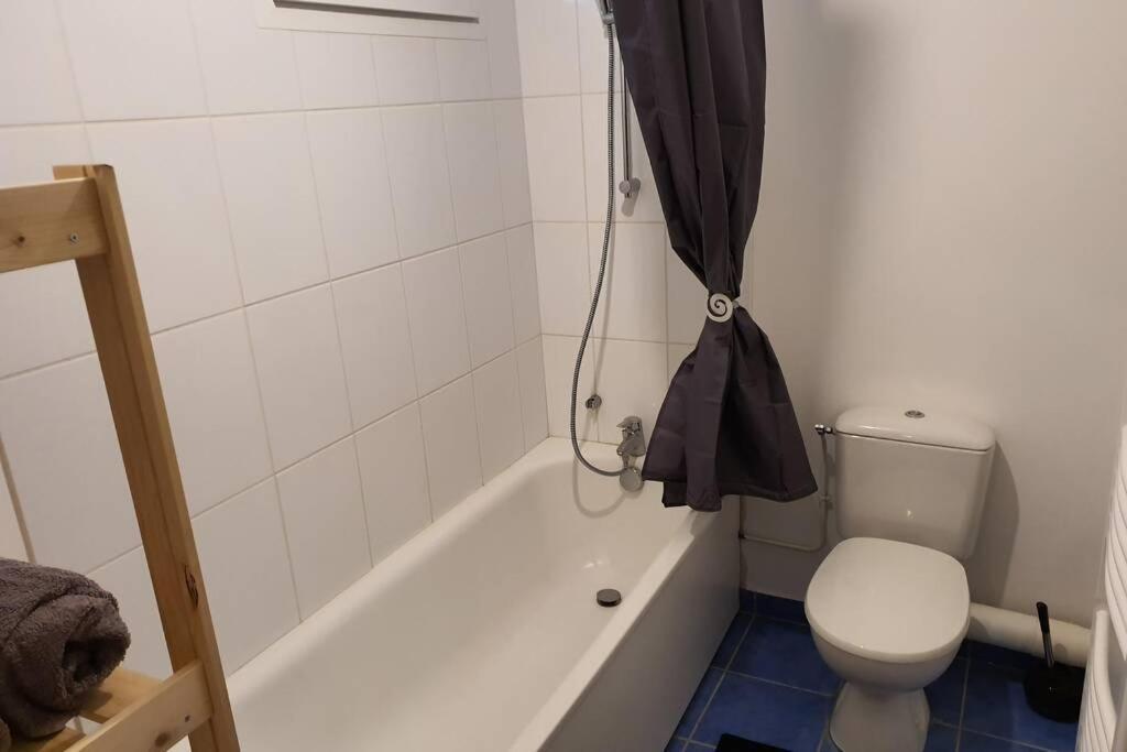 Appartement Contemporain Renove A Neuf Avec Cuisine Equipe - Val De Reuil Val-de-Reuil Eksteriør bilde